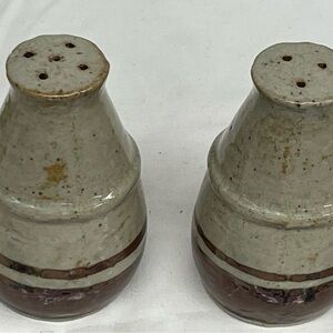 Vintage 1970’s Otagiri stoneware salt & pepper shakers sz 3x2